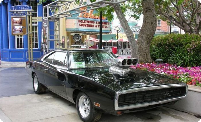 Известные киношные автомобили (31 фото)