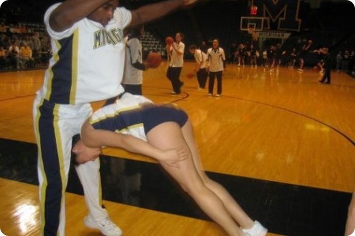 Девушки из групп поддержи и их провалы