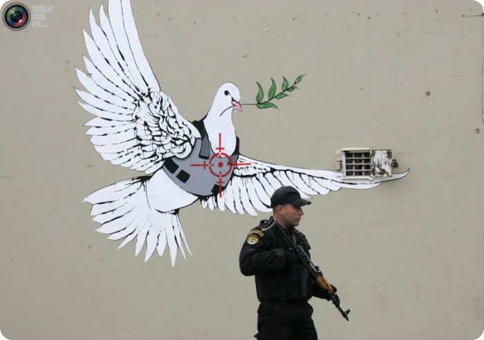 Banksy: Человек, Миф, Легенда (23 фото)
