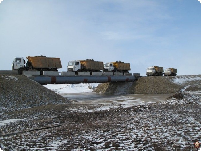 Суровые условия работы нефтянников (42 фото)