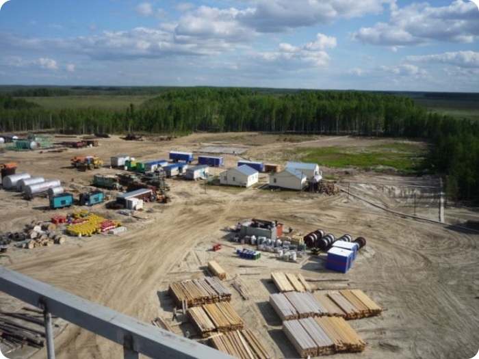 Суровые условия работы нефтянников (42 фото)