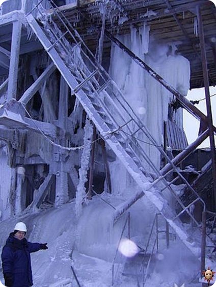 Суровые условия работы нефтянников (42 фото)