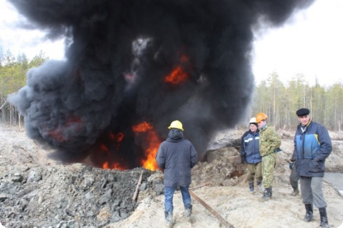 Суровые условия работы нефтянников (42 фото)