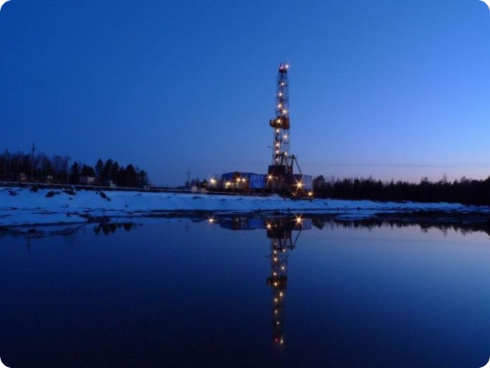 Суровые условия работы нефтянников (42 фото)