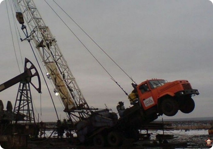 Суровые условия работы нефтянников (42 фото)