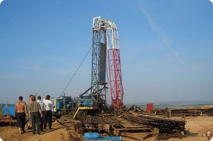 Суровые условия работы нефтянников (42 фото)