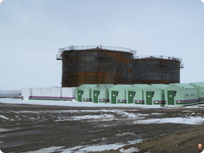 Суровые условия работы нефтянников (42 фото)