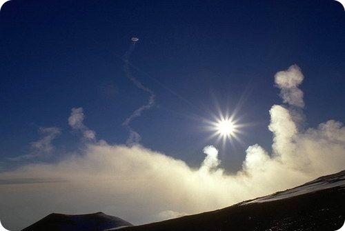 Вулкан, пускающий кольца дыма (7 фото)