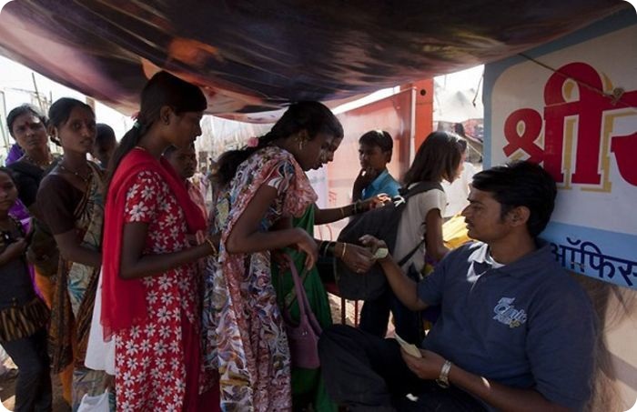 Передвижные кинотеатры в Индии (12 фото)