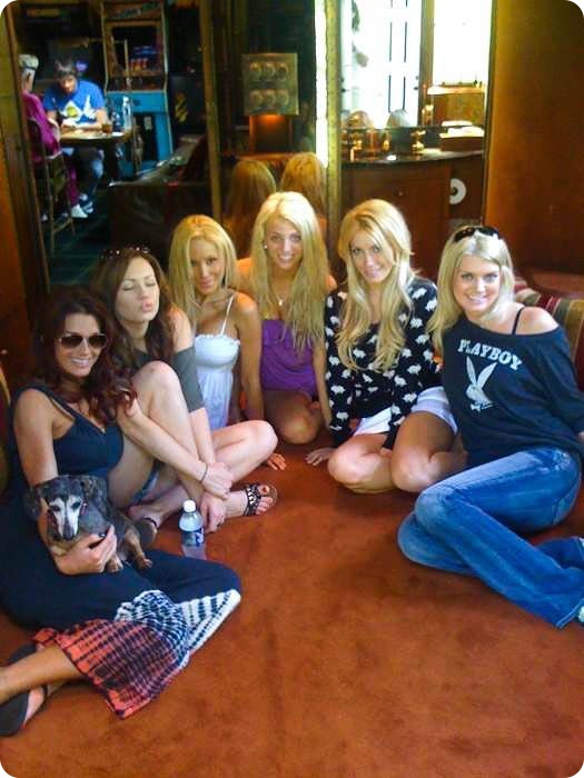 От главного плейбоя мира сбежала невеста (58 фото)