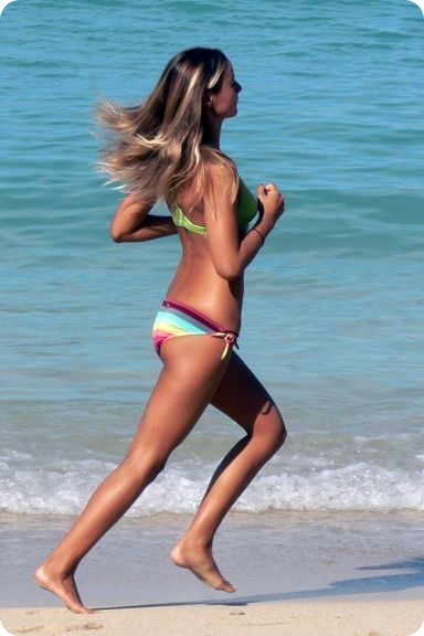 В мире моды отмечают юбилей бикини (58 фото)