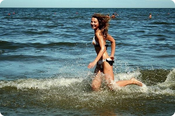 В мире моды отмечают юбилей бикини (58 фото)