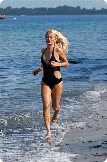 В мире моды отмечают юбилей бикини (58 фото)