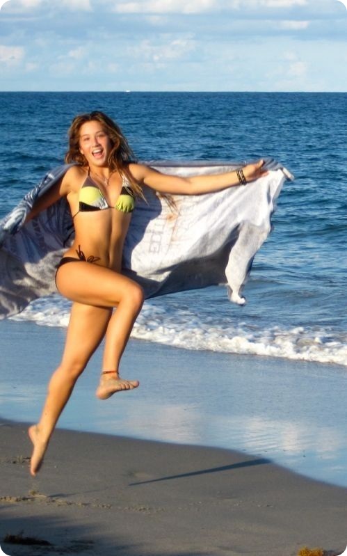 В мире моды отмечают юбилей бикини (58 фото)