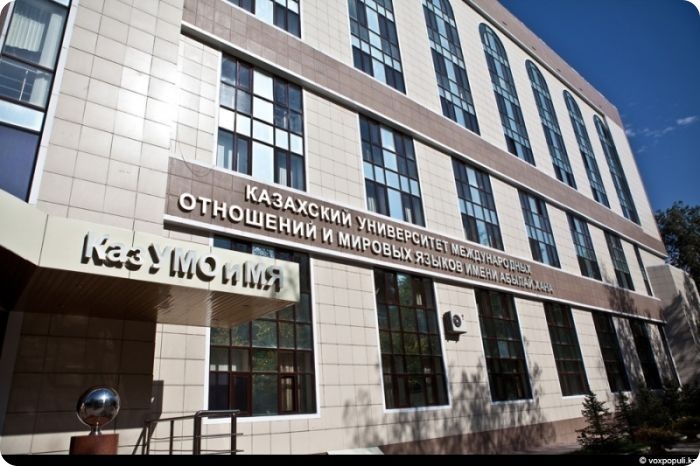 На чем ездят Студенты Казахстана (23 фото)