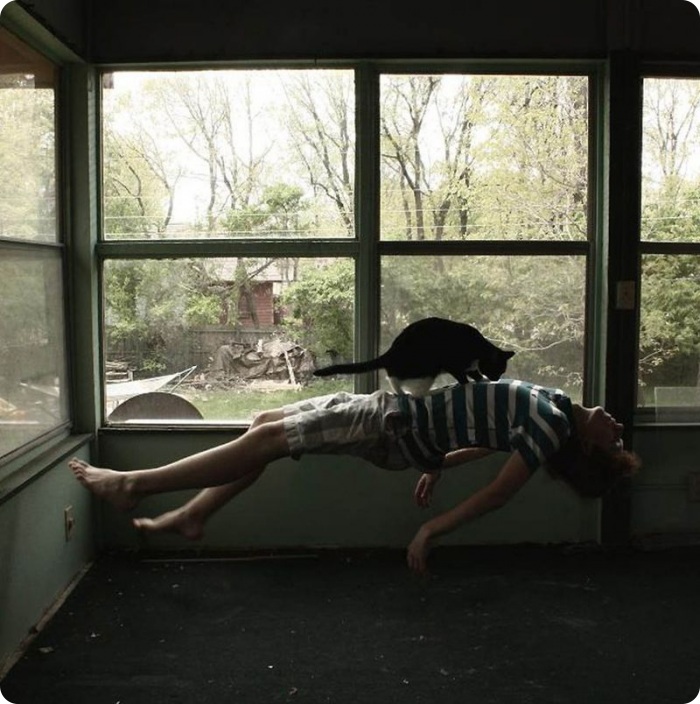 Левитация в фотографии – магия в полете (31 фото)