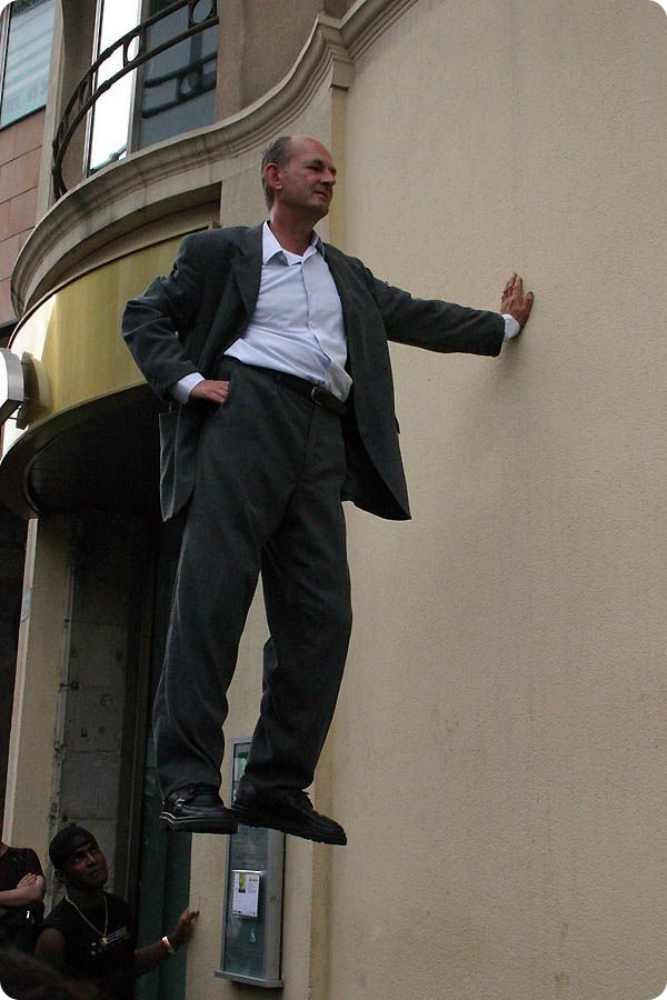 Левитация в фотографии – магия в полете (31 фото)