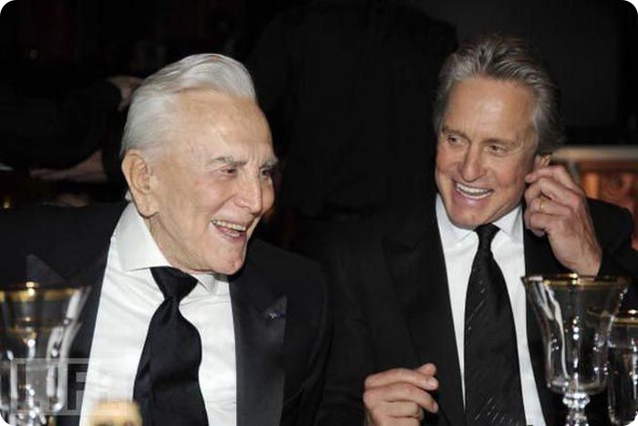 Звезды в детстве и сейчас (42 фото)