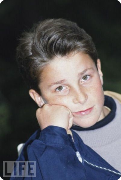 Звезды в детстве и сейчас (42 фото)