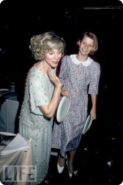 Звезды в детстве и сейчас (42 фото)