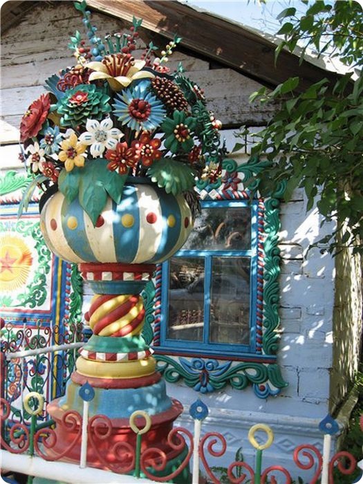 Необычный деревенский дом (17 фото)