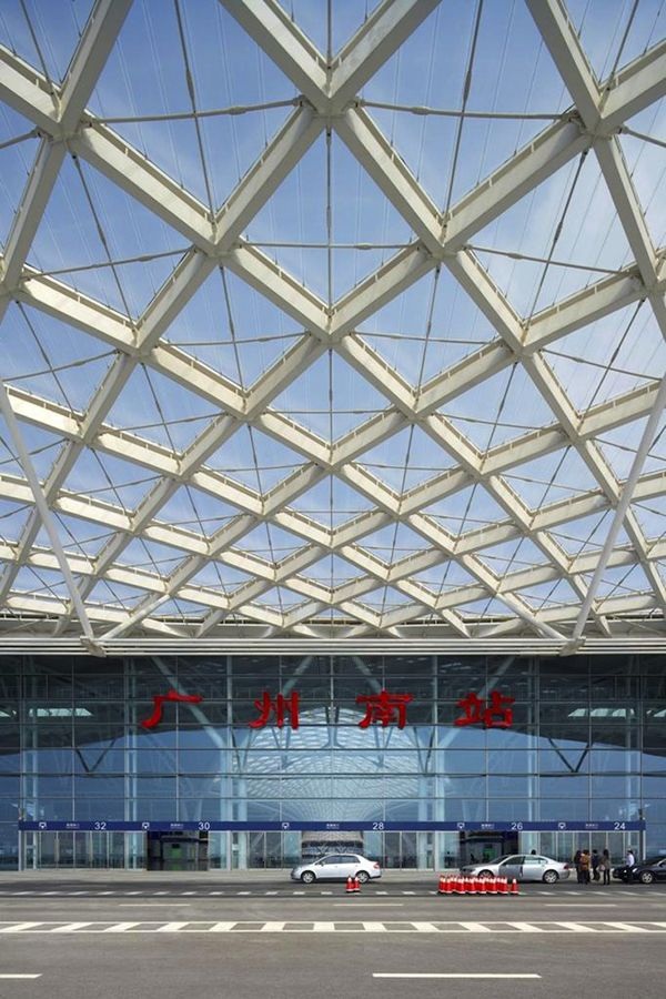 Новый современный вокзал в Китае (11 фото)