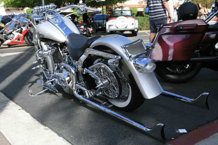 Мотоциклы и солнечный свет мотофестиваль “Американская жара”