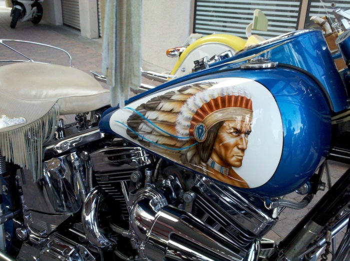 Мотоциклы и солнечный свет мотофестиваль “Американская жара”