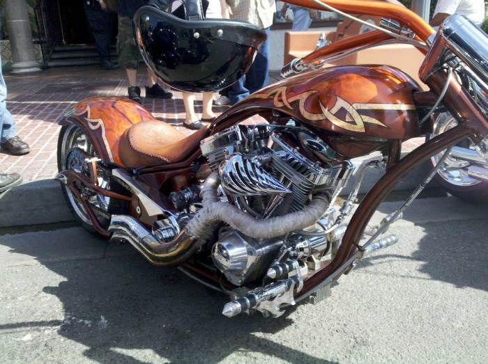 Мотоциклы и солнечный свет мотофестиваль “Американская жара”