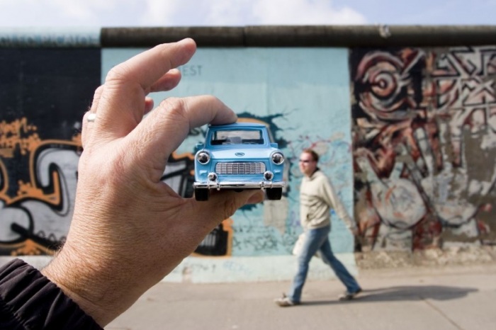 Сувениры на фоне достопримечательностей