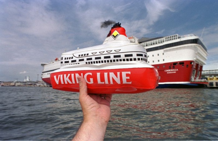 Сувениры на фоне достопримечательностей