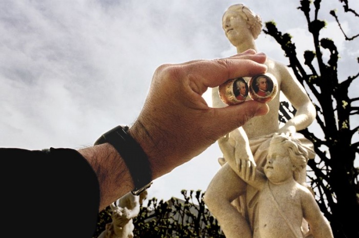 Сувениры на фоне достопримечательностей