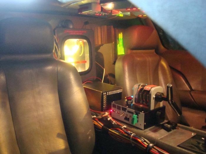 Автомобиль из фильма Назад в будущее