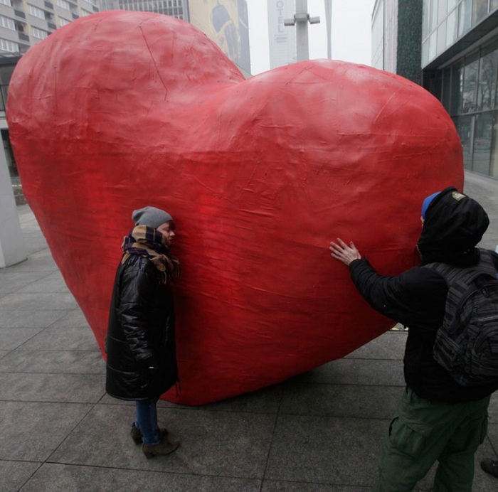 Мир отпраздновал День святого Валентина (22 фото)