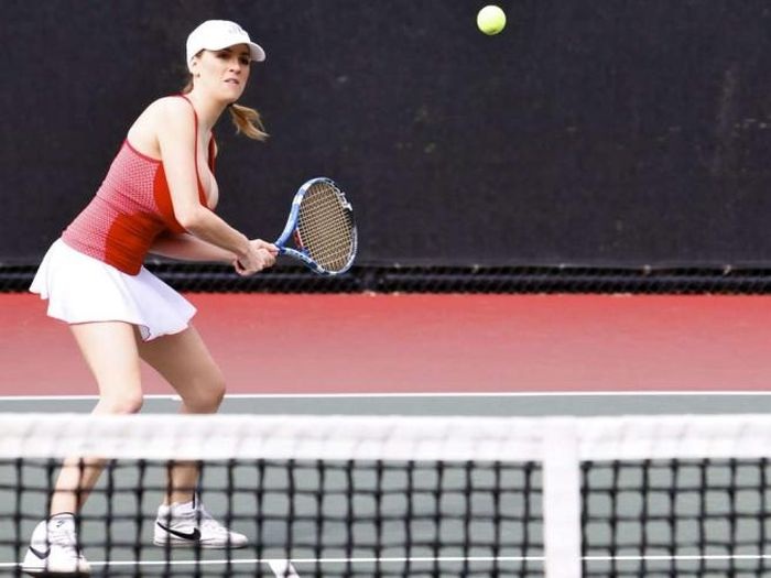 Jordan Carver играет в теннис (15 фото)