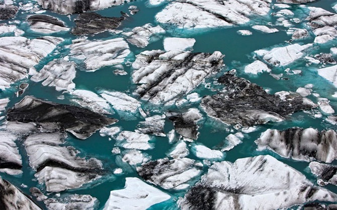 Удивительные голубые айсберги и ледники в Исландии