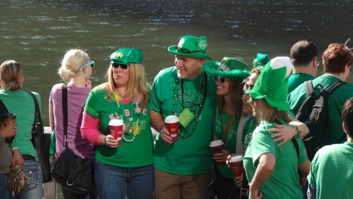 Зеленая река лепреконов (47 фото + 1 видео)