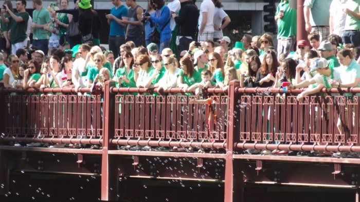 Зеленая река лепреконов (47 фото + 1 видео)