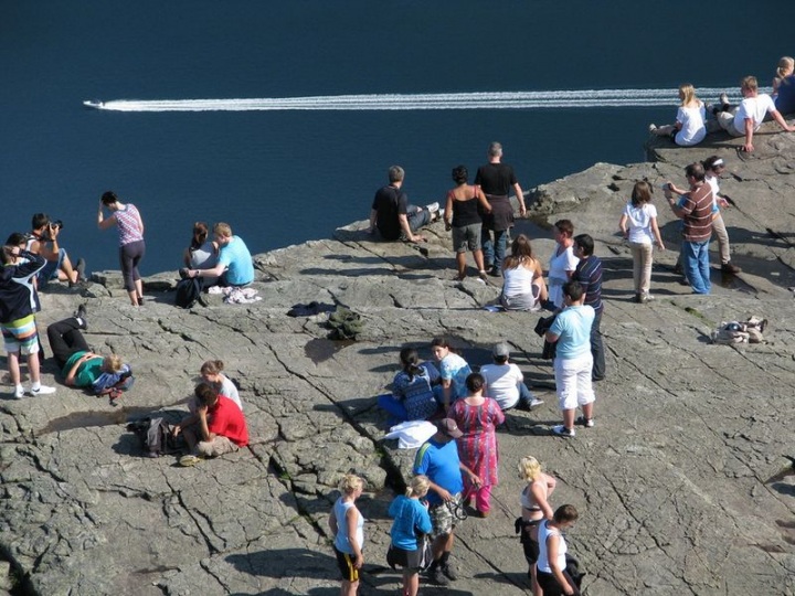 Прекестулен - на краю бездны (22 фото)