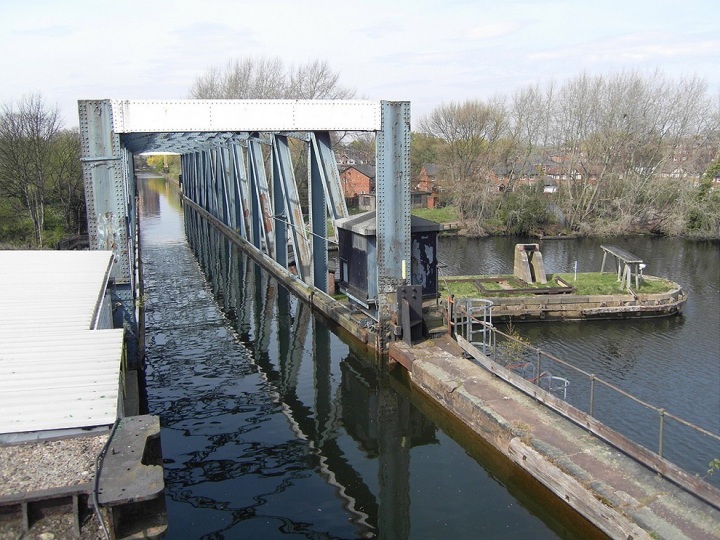 Три самых впечатляющих водяных моста в мире