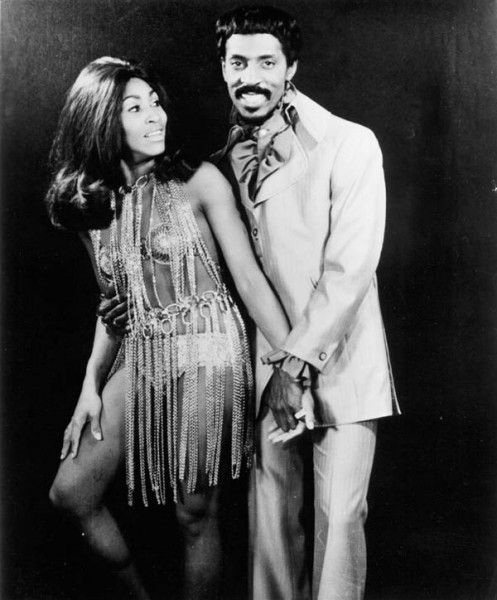 Знаменитые бюстгальтеры шоу-бизнеса (12 фото)