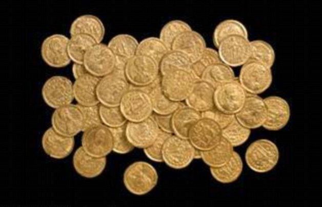 Мужчина стал самым везучим кладоискателем (3 фото)