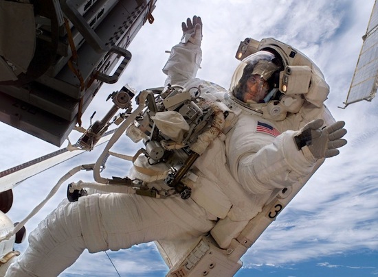 10 главных опасностей в открытом космосе