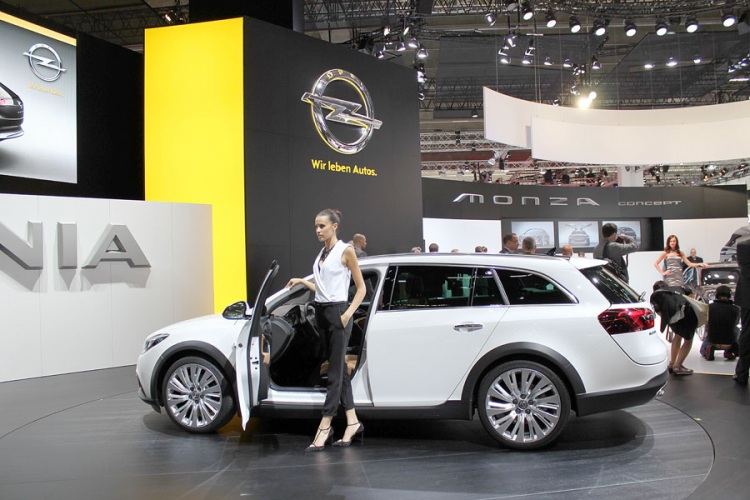 Девушки франкфуртского автосалона 2013