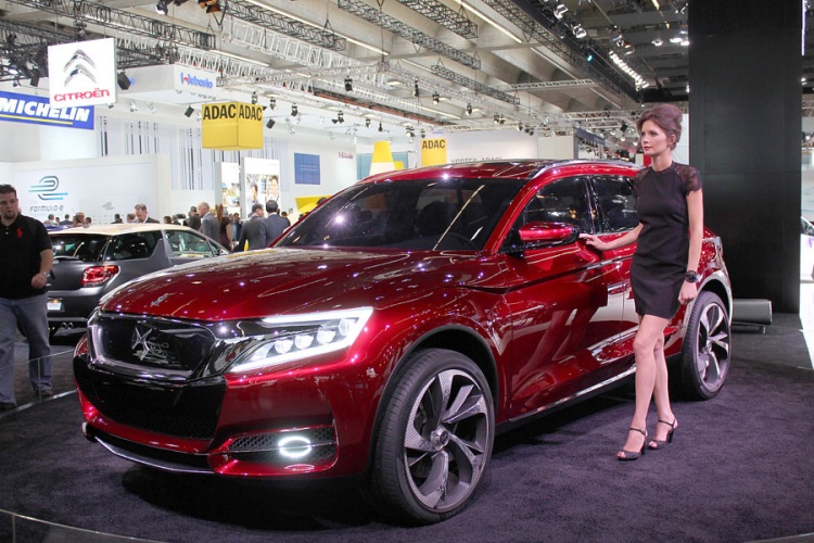 Девушки франкфуртского автосалона 2013