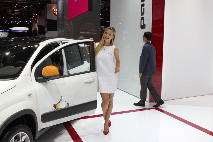 Девушки франкфуртского автосалона 2013