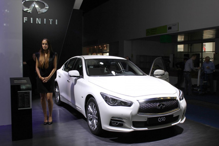 Девушки франкфуртского автосалона 2013