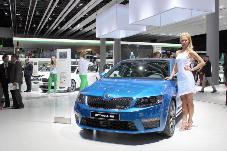 Девушки франкфуртского автосалона 2013