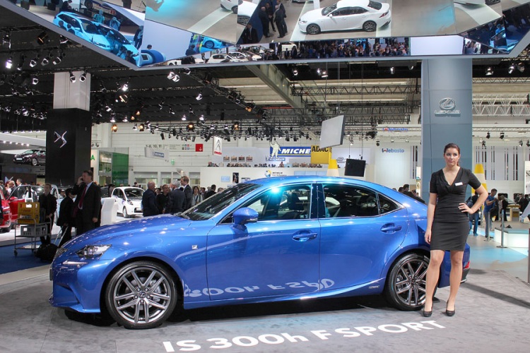 Девушки франкфуртского автосалона 2013