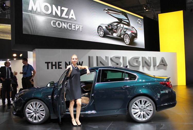 Девушки франкфуртского автосалона 2013